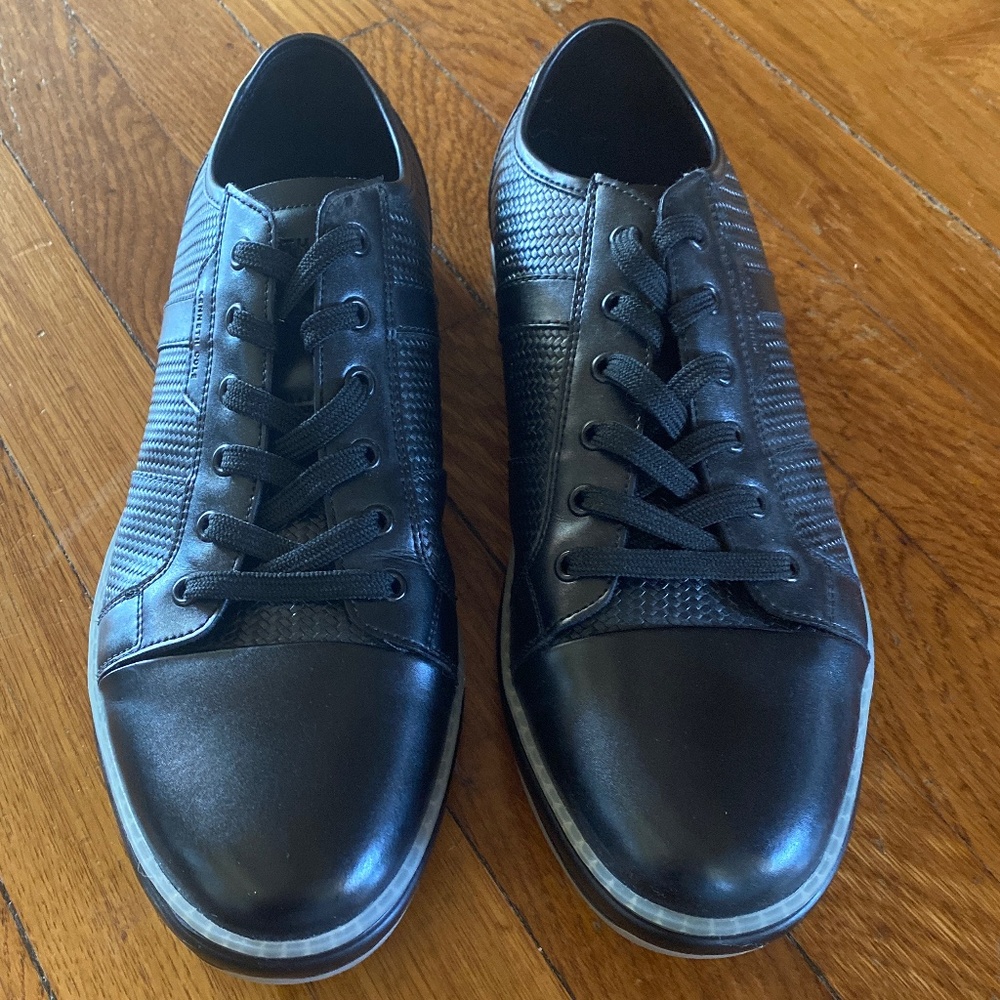 Kenneth Cole Black Leather dress sneakers Men’s size 9.5